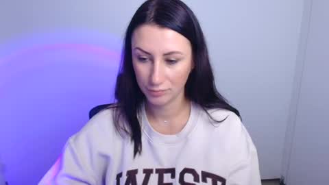 Snapshot of _emma_lay chatting on 10-09-25, 07:17 Emma online show from 10-09-25, 07:17