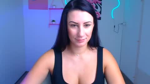 Snapshot of _emma_lay chatting on 10-12-25, 06:01 Emma online show from 10-12-25, 06:01