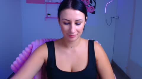 Snapshot of _emma_lay chatting on 10-24-25, 12:01 Emma online show from 10-24-25, 12:01