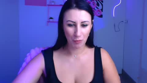 Snapshot of _emma_lay chatting on 11-07-25, 01:22 Emma online show from 11-07-25, 01:22