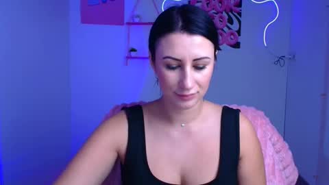 Snapshot of _emma_lay chatting on 11-21-25, 12:59 Emma online show from 11-21-25, 12:59