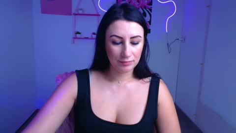 Snapshot of _emma_lay chatting on 11-24-25, 01:00 Emma online show from 11-24-25, 01:00