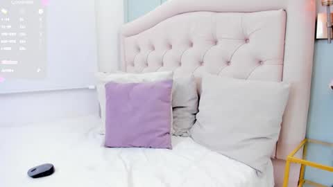 Snapshot of _emma_luu_ chatting on 10-22-25, 11:26 Emi  online show from 10-22-25, 11:26