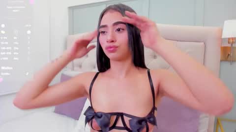 Snapshot of _emma_luu_ chatting on 10-23-25, 11:14 Emi  online show from 10-23-25, 11:14