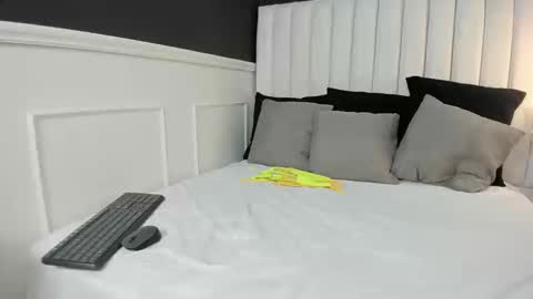 Snapshot of _emma_willliams_ chatting on 09-18-25, 02:08 Emma online show from 09-18-25, 02:08