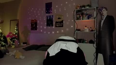 EveEva online show from 12-23-25, 03:48