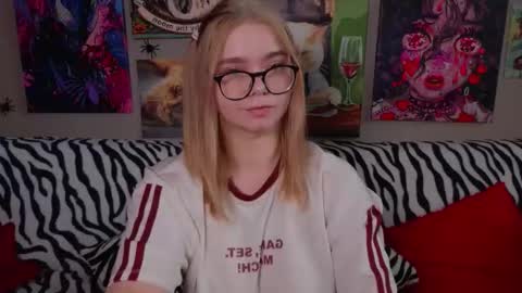 Snapshot of _favorite_ chatting on 11-16-25, 10:21 KENDALL NATHAN MARRY RYANPVT IS OPEN online show from 11-16-25, 10:21