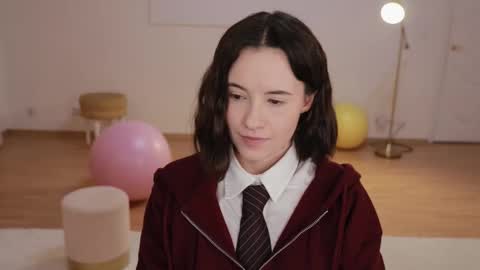 Essie  online show from 10-15-25, 01:44