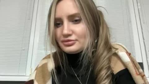 Snapshot of _florinika_ chatting on 11-12-25, 03:01 Flora online show from 11-12-25, 03:01