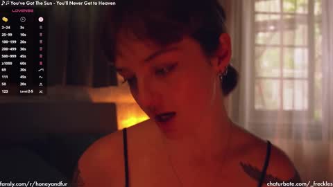 Snapshot of _freckles chatting on 02-19-25, 10:09 Jacqui Queen goddess motorcycle mozzarella Jaq next livestream see bio online show from 02-19-25, 10:09