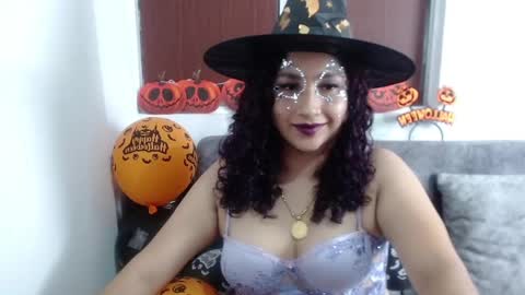 Snapshot of _gia_dior chatting on 10-31-25, 10:44 Gia Independent model online show from 10-31-25, 10:44