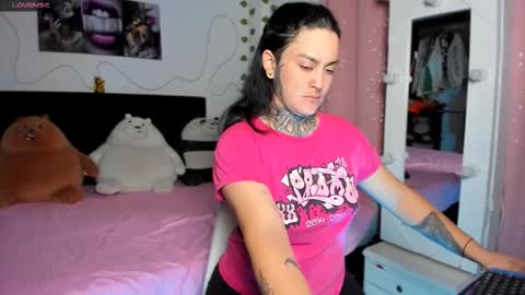 Snapshot of _gleep chatting on 10-27-25, 01:42 LEEP online show from 10-27-25, 01:42