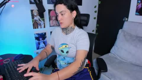 Snapshot of _gleep chatting on 11-10-25, 01:48 LEEP online show from 11-10-25, 01:48