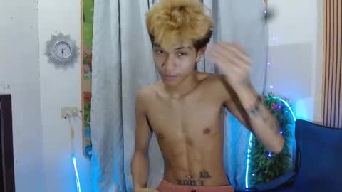Snapshot of _guison chatting on 10-13-25, 12:49 _guison online show from 10-13-25, 12:49