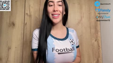 Snapshot of _gummies15 chatting on 11-13-25, 01:59 sara online show from 11-13-25, 01:59