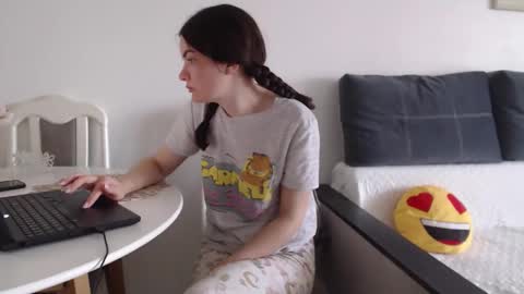 Snapshot of _hidden_frommymoom_ chatting on 03-15-26, 06:30 Criss4u online show from 03-15-26, 06:30