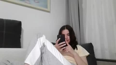 Snapshot of _hidden_frommymoom_ chatting on 03-15-26, 06:47 Criss4u online show from 03-15-26, 06:47