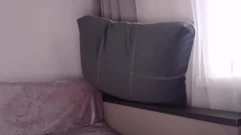 Snapshot of _hidden_frommymoom_ chatting on 03-19-26, 06:17 Criss4u online show from 03-19-26, 06:17