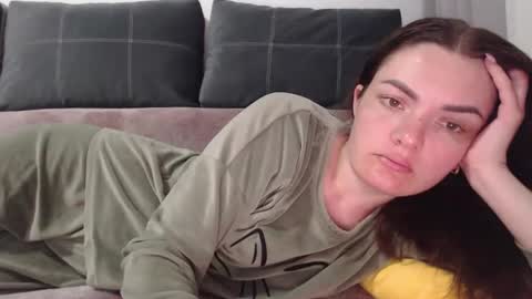 Snapshot of _hidden_frommymoom_ chatting on 03-24-26, 06:57 Criss4u online show from 03-24-26, 06:57