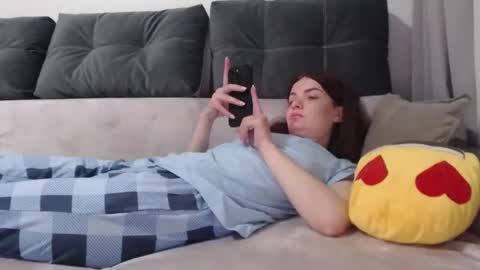 Snapshot of _hidden_frommymoom_ chatting on 03-31-26, 07:14 Criss4u online show from 03-31-26, 07:14