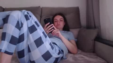 Snapshot of _hidden_frommymoom_ chatting on 04-01-26, 07:20 Criss4u online show from 04-01-26, 07:20