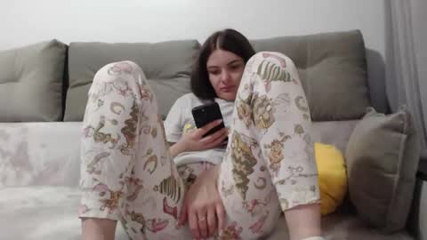 Snapshot of _hidden_frommymoom_ chatting on 04-03-26, 06:28 Criss4u online show from 04-03-26, 06:28