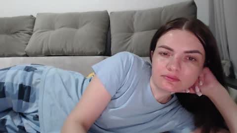 Snapshot of _hidden_frommymoom_ chatting on 04-04-26, 07:00 Criss4u online show from 04-04-26, 07:00