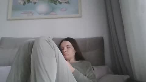 Snapshot of _hidden_frommymoom_ chatting on 04-08-26, 06:13 Criss4u online show from 04-08-26, 06:13