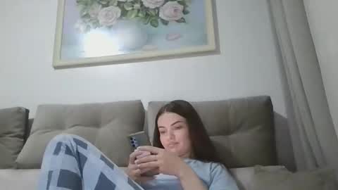 Snapshot of _hidden_frommymoom_ chatting on 04-08-26, 06:52 Criss4u online show from 04-08-26, 06:52