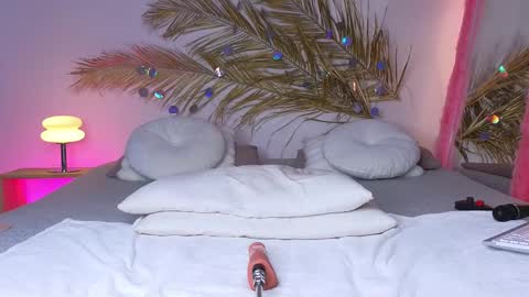 Holly online show from 02-10-25, 09:04