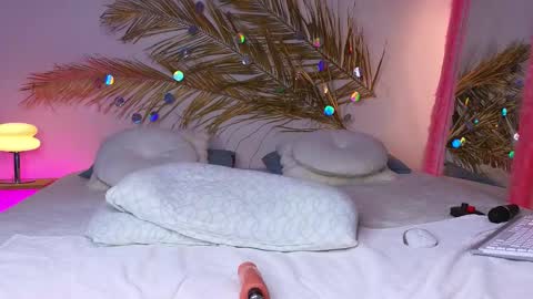 Holly online show from 02-21-25, 10:39