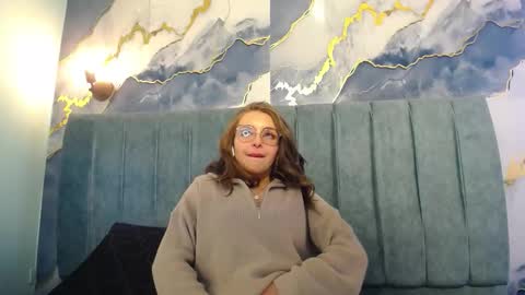 Snapshot of _isaabellaa chatting on 10-18-25, 03:46 Isa online show from 10-18-25, 03:46