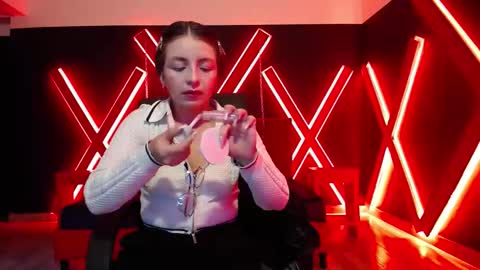 Snapshot of _isaabellaa chatting on 11-17-25, 11:38 Isa online show from 11-17-25, 11:38