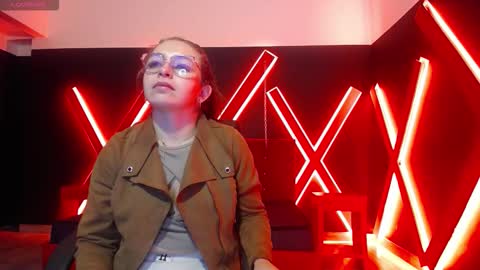 Snapshot of _isaabellaa chatting on 11-18-25, 11:03 Isa online show from 11-18-25, 11:03