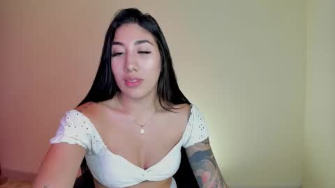 Snapshot of _isabella99_ chatting on 11-12-25, 10:41 Isabella online show from 11-12-25, 10:41