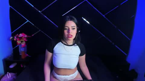 Snapshot of _isabella_moon_ chatting on 11-25-25, 06:30 Isabella Moon online show from 11-25-25, 06:30