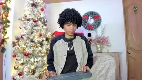 Snapshot of _jaay77 chatting on 12-30-24, 06:16 Jay online show from 12-30-24, 06:16