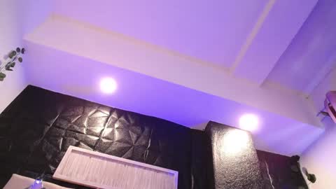 Mia online show from 12-09-24, 04:47