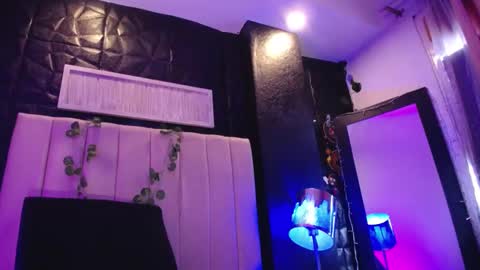 Mia online show from 12-30-24, 01:36