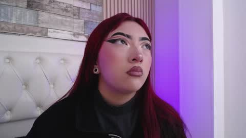 Mia online show from 01-04-25, 01:31