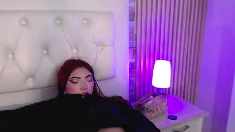 Mia online show from 01-04-25, 04:32