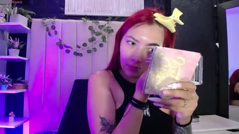 Mia online show from 01-09-25, 01:56