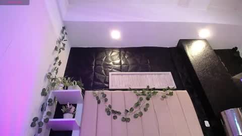 Mia online show from 01-21-25, 05:20