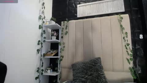 Mia online show from 01-29-25, 12:45