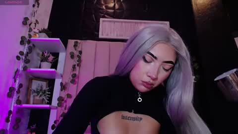 Mia online show from 02-12-25, 05:37