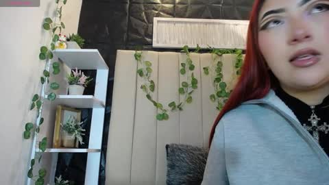 Mia online show from 02-19-25, 05:27