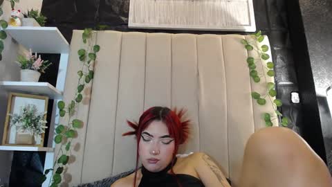 Mia online show from 02-28-25, 04:31