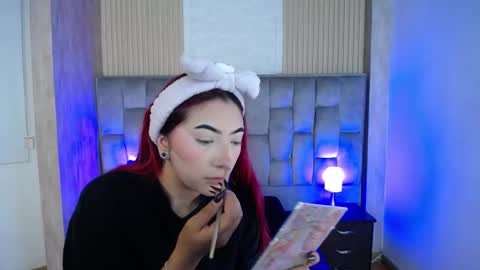 Mia online show from 09-11-25, 01:44