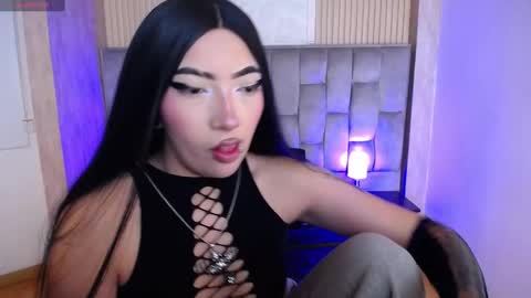 Mia online show from 09-24-25, 02:42