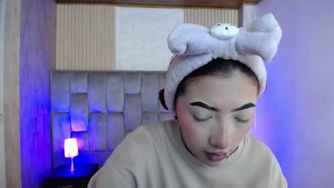 Mia online show from 09-25-25, 01:59